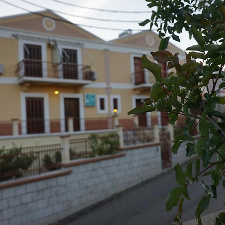 Villa Pinotsi Sými Esterno foto