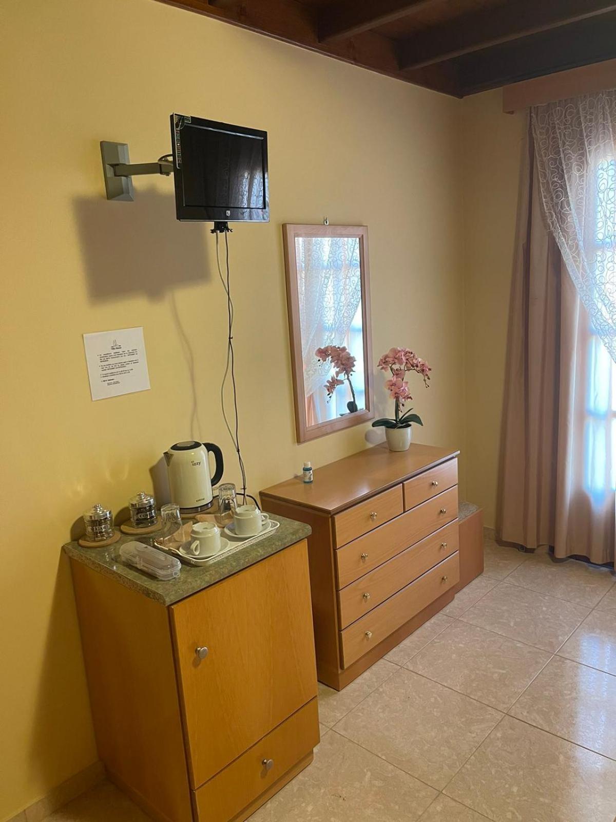 Villa Pinotsi Sými Esterno foto