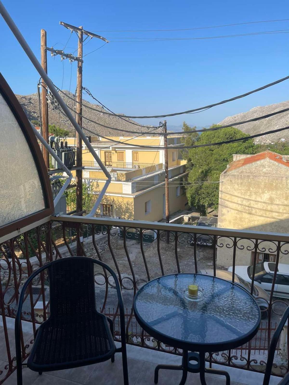 Villa Pinotsi Sými Esterno foto
