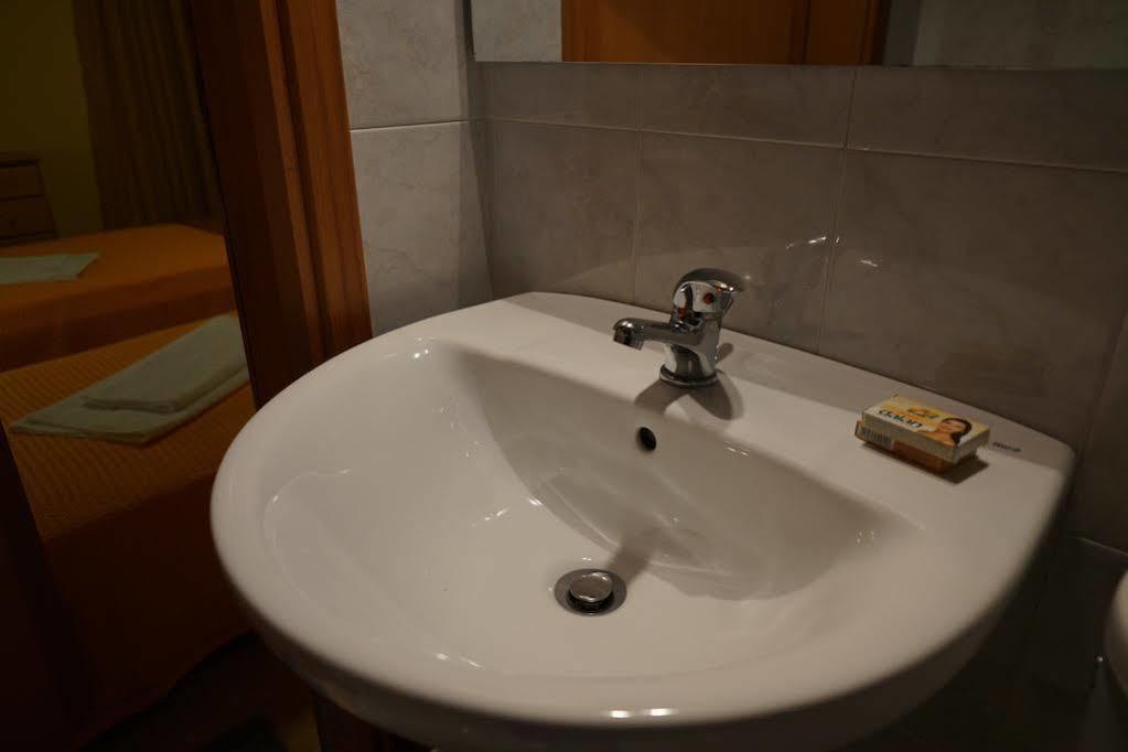 Villa Pinotsi Sými Esterno foto