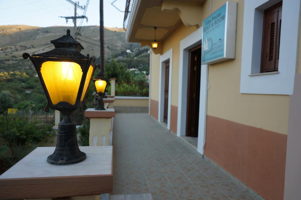 Villa Pinotsi Sými Esterno foto
